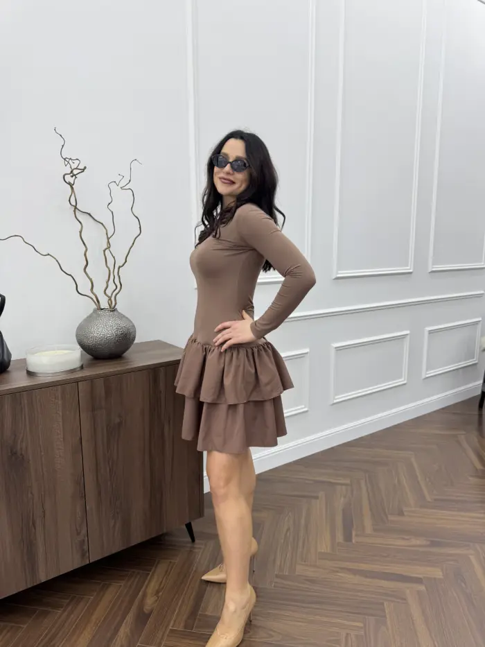 Сукня кольору мокко з акцентним низом