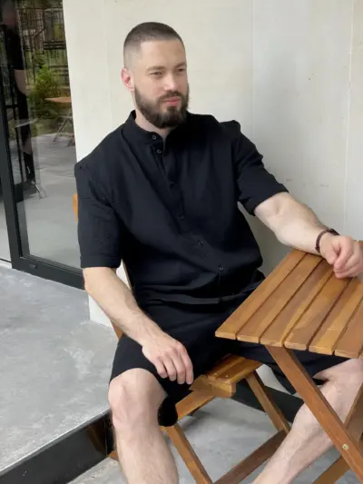 Чорний мусліновий чоловічий костюм