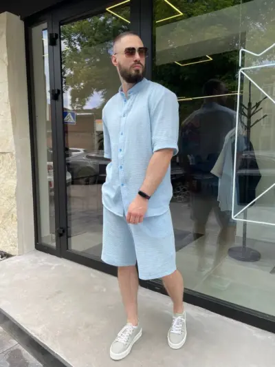 Блакитний мусліновий чоловічий костюм