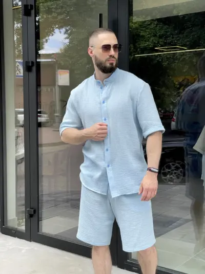 Блакитний мусліновий чоловічий костюм