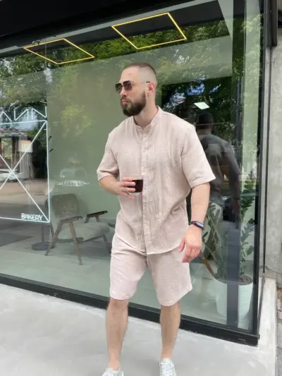 Бежевий мусліновий чоловічий костюм