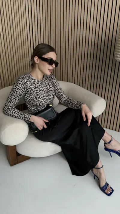 Чорна спідниця з шовку