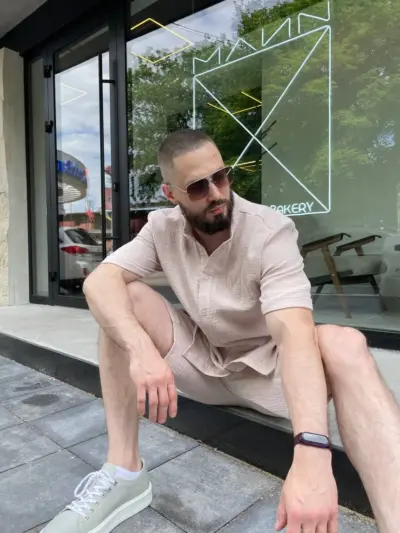 Бежевий мусліновий чоловічий костюм