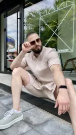 Бежевий мусліновий чоловічий костюм