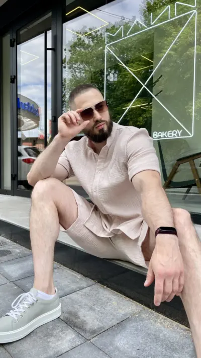 Бежевий мусліновий чоловічий костюм