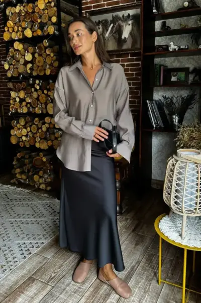 Чорна спідниця з преміального сатину