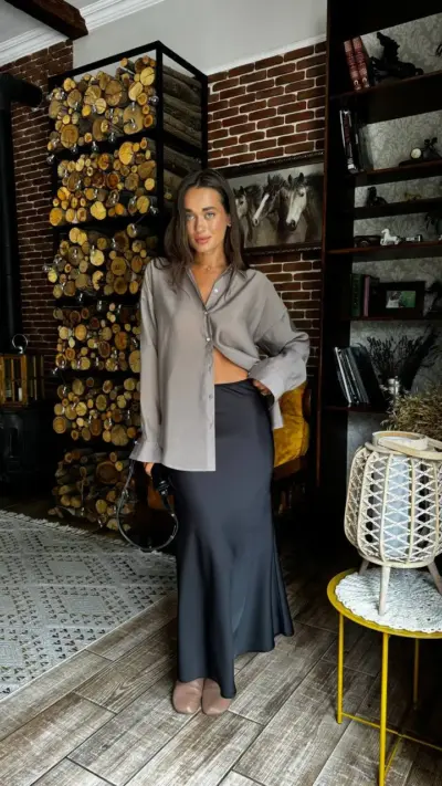 Чорна спідниця з преміального сатину