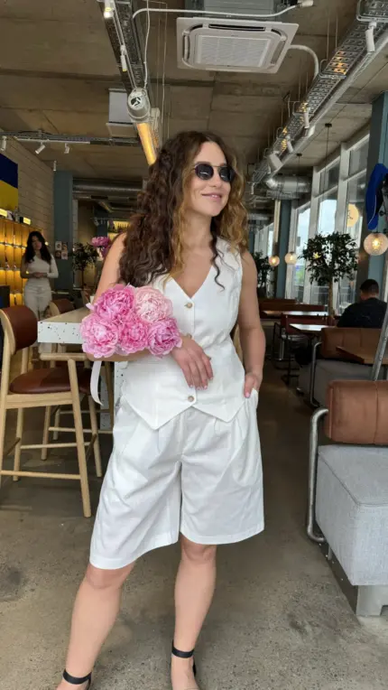 Молочний костюм з льону З ШОРТАМИ