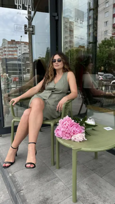 Оливковий костюм з льону З ШОРТАМИ