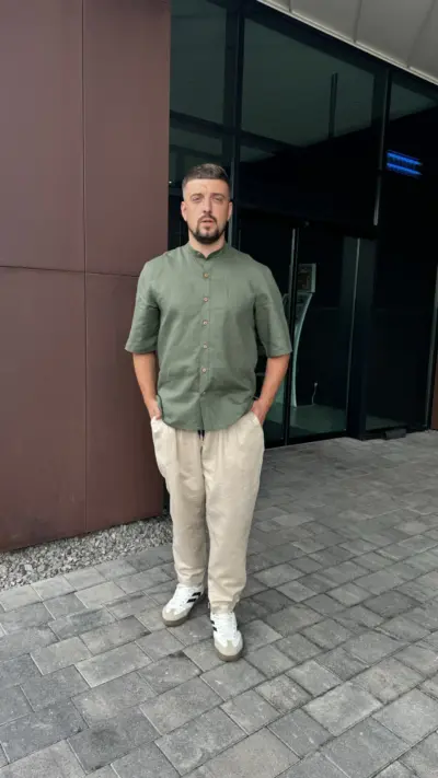 Оливкова чоловіча сорочка