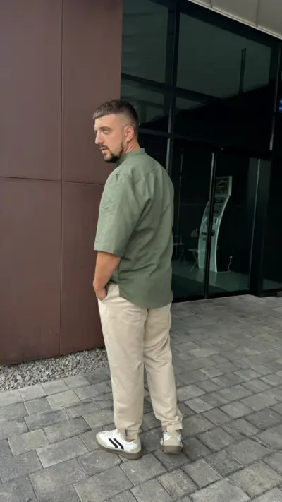 Оливкова чоловіча сорочка