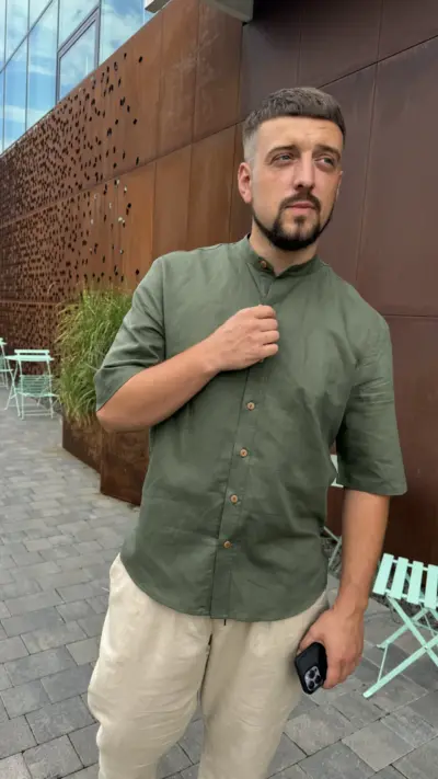 Оливкова чоловіча сорочка