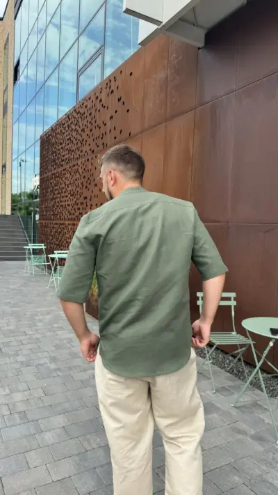 Оливкова чоловіча сорочка