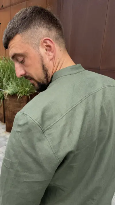 Оливкова чоловіча сорочка
