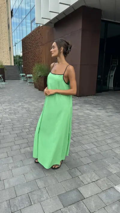 Зелений лляний сарафан