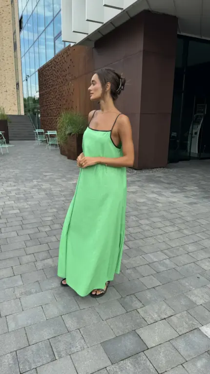 Зелений лляний сарафан