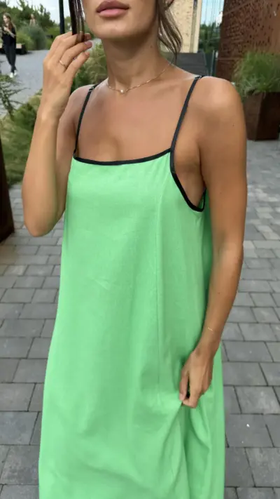 Зелений лляний сарафан