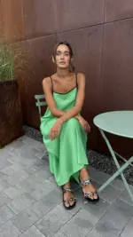 Зелений лляний сарафан