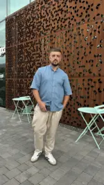 Блакитна чоловіча сорочка