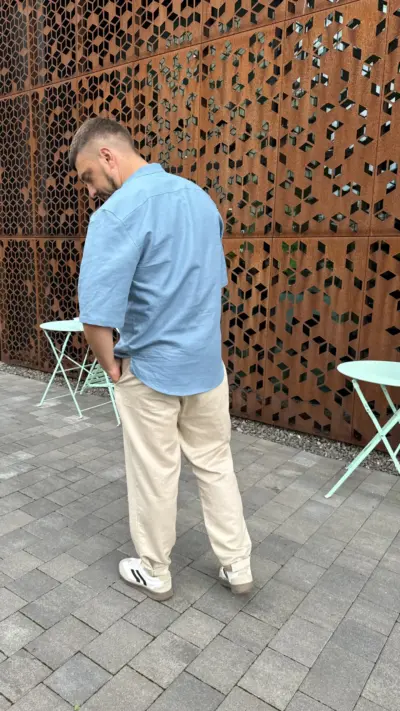 Блакитна чоловіча сорочка