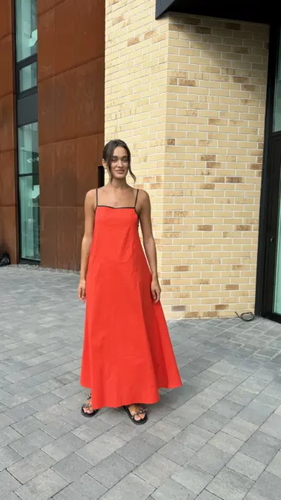 Червоний лляний сарафан