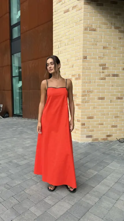 Червоний лляний сарафан