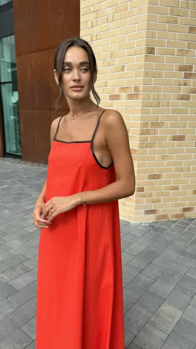 Червоний лляний сарафан