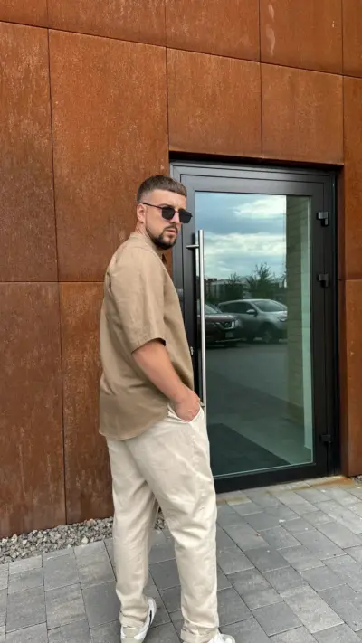 Бежева чоловіча сорочка