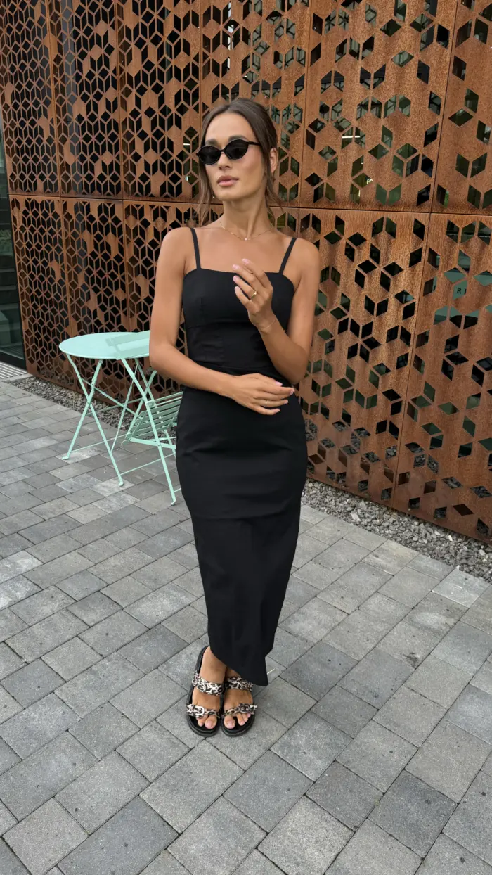 Чорна сукня лляна зі спинкою