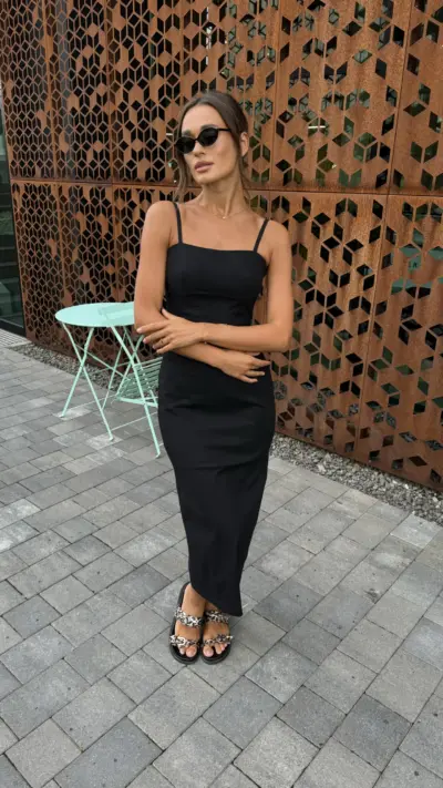 Чорна сукня лляна зі спинкою