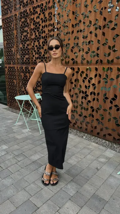 Чорна сукня лляна зі спинкою