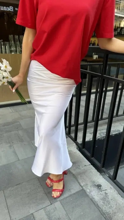 Біла спідниця з шовку