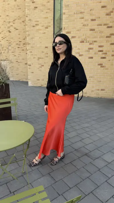 Червона спідниця з шовку