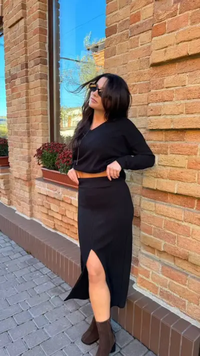 Чорний костюм спідниця та кофта