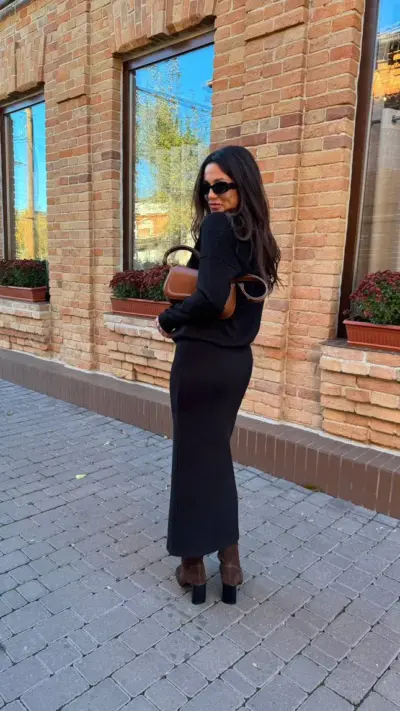 Чорний костюм спідниця та кофта