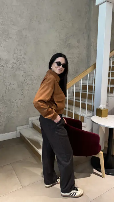 Коричнева куртка коротка з еко замші