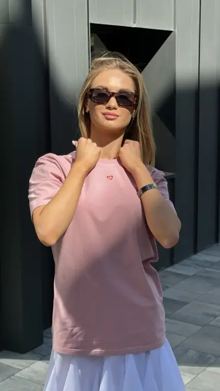 Футболка пудра з сердечком вишитим