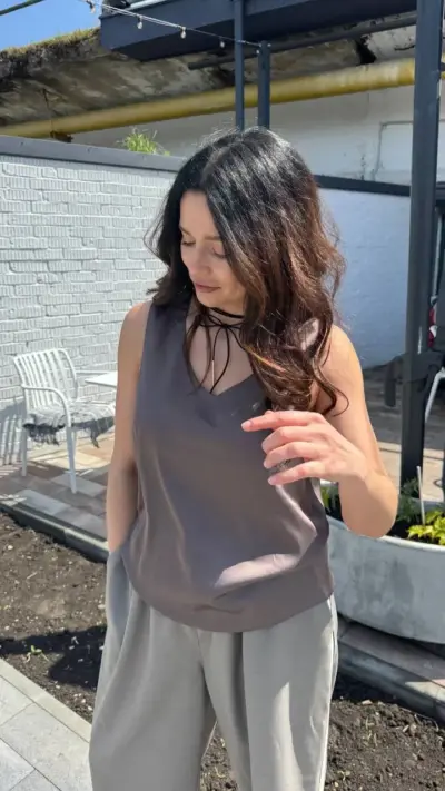 Коричнева майка шовк