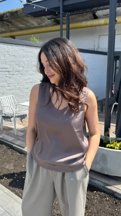 Коричнева майка шовк