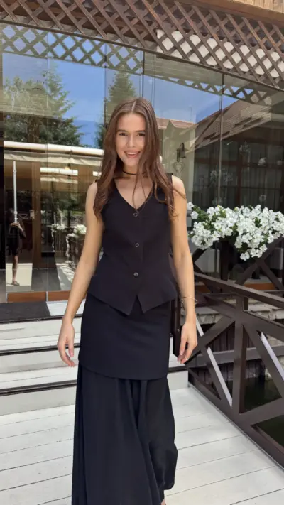 Чорний костюм з спідницею та жилетом - Зображення 6