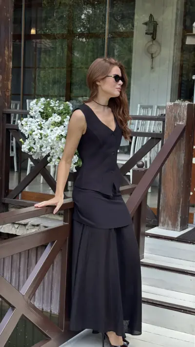 Чорний костюм з спідницею та жилетом - Зображення 2