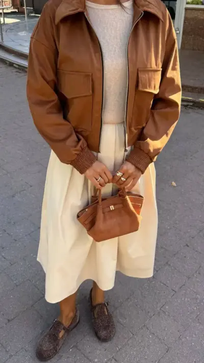 Базова міді-спідниця з акцентом на талію беж