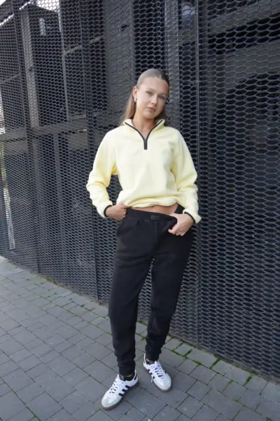 Костюмчик жовтий з високоякісного флісу Полар та чорні штани