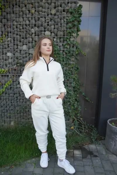 Костюмчик білий з високоякісного флісу Полар та білі штани - Зображення 2