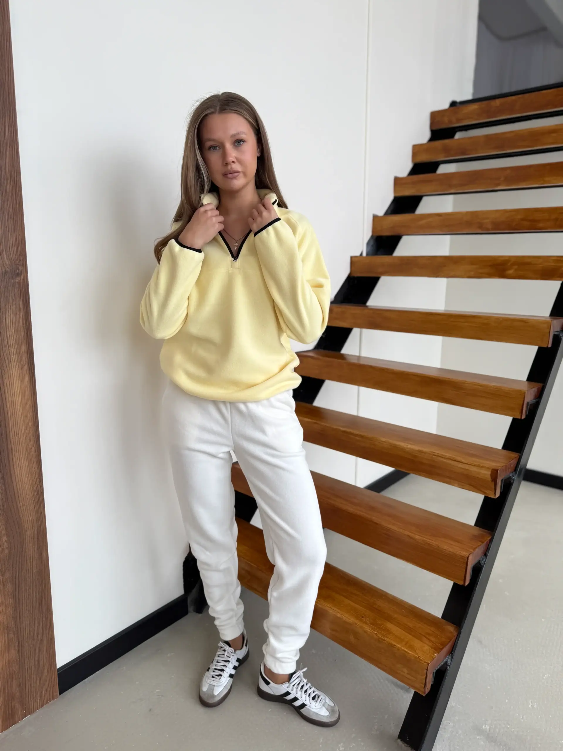 IMG_9394_11zon Костюмчик жовтий з високоякісного флісу Полар та білі штани - Зображення 1