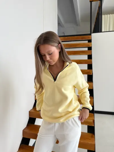 Костюмчик жовтий з високоякісного флісу Полар та білі штани - Зображення 2