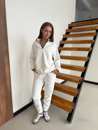 Костюмчик білий з високоякісного флісу Полар та білі штани - Зображення 4